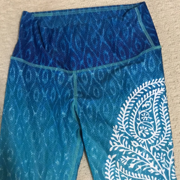 Inner Fire Yoga Workout Leggings Made in Vancouver Canada Like New Size 4 XS - Picture 2 of 6